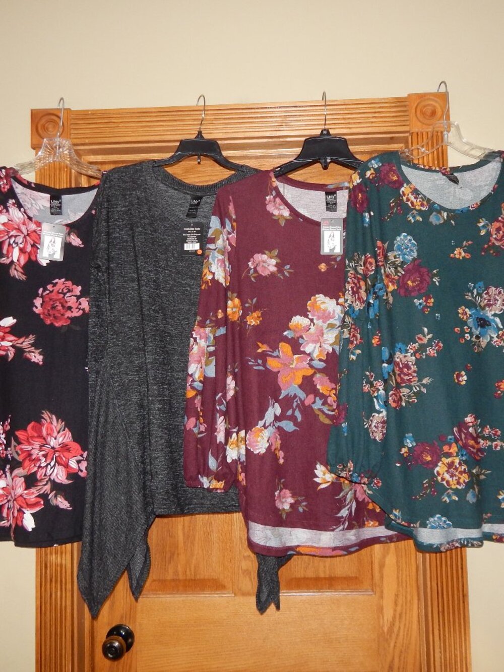 LOT 4 NEW Assorted Women's Size L/XL LILDY Tunic Blouse Top Shirt Floral & Solid